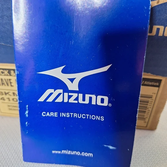NWB Mizuno brand " The Kizuna" Track and Field running shoes womens size 10. - Picture 9 of 11